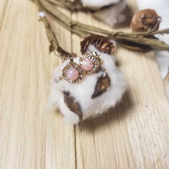 Really Pretty Pale Pink Fire Opal and Gold earrings. - Picture 5 of 8